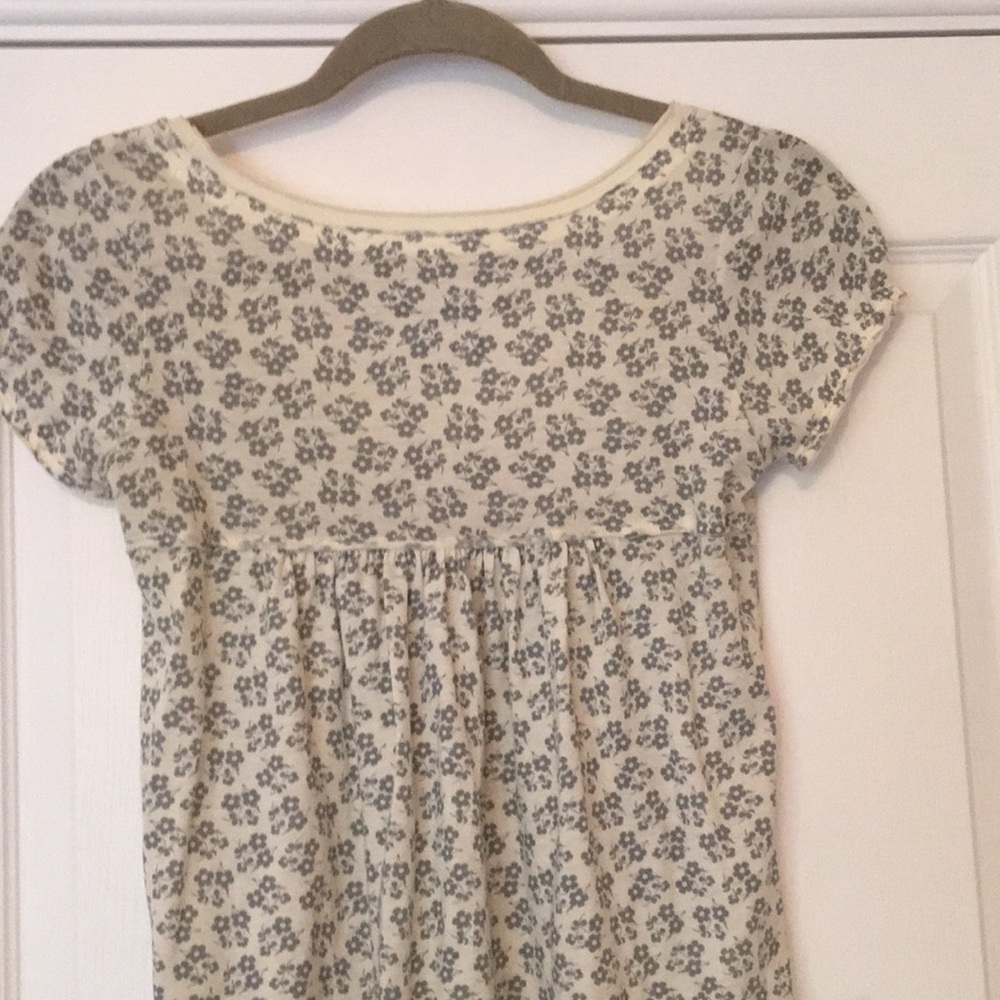 Creamy Blue-Flowered Top - Picture 5 of 6